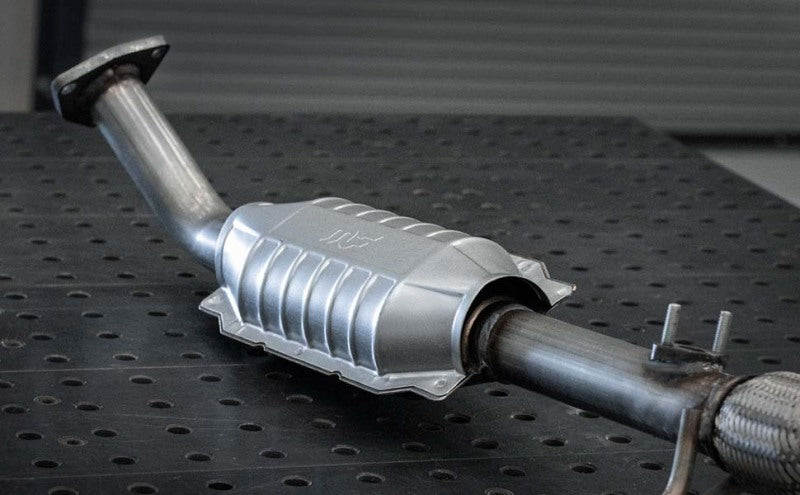 MagnaFlow Direct Fit Catalytic Converter 96 Bronco F150/F250 2 Conv